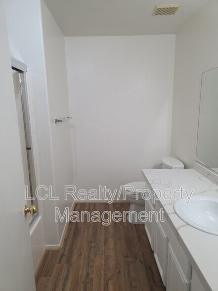 Building Photo - 26807 Mountain Glen Dr