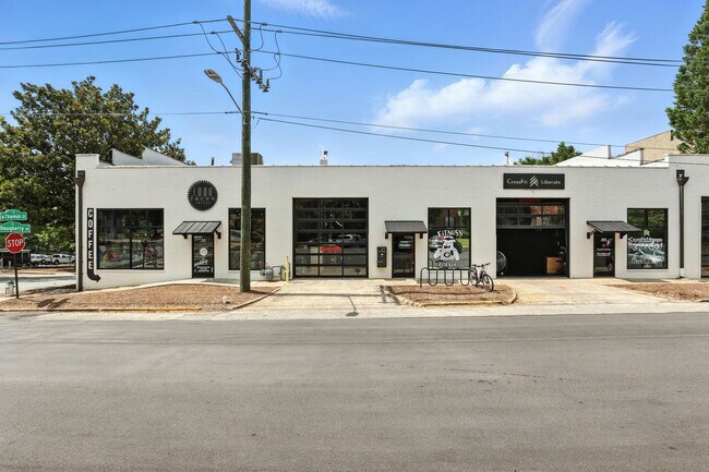 Building Photo - North Thomas 472-492