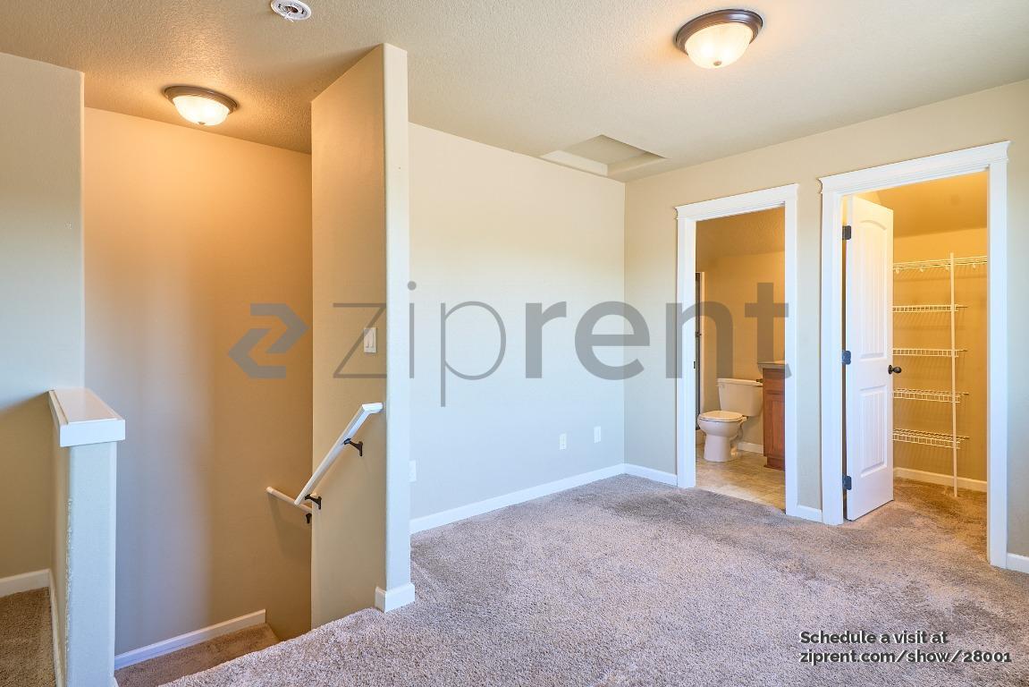 Building Photo - Unit
