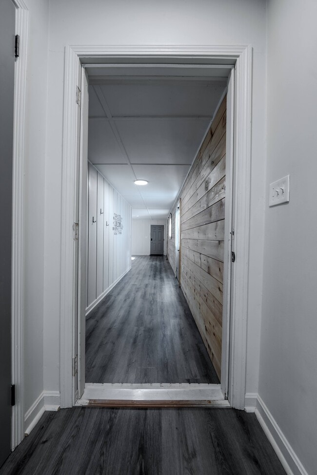 Building Photo - 1021 Plainview Dr