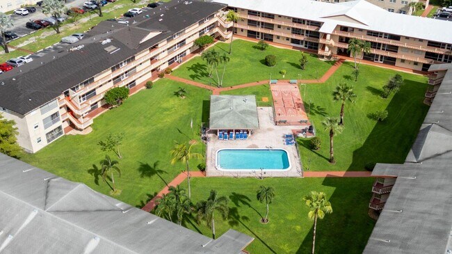 Building Photo - 5300 Washington St