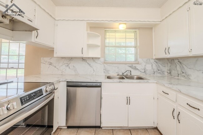 Building Photo - 1118 Crescent Ln