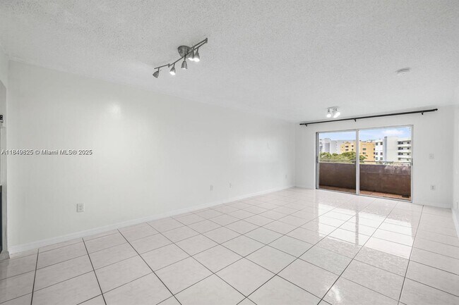 Building Photo - 18001 N Bay Rd