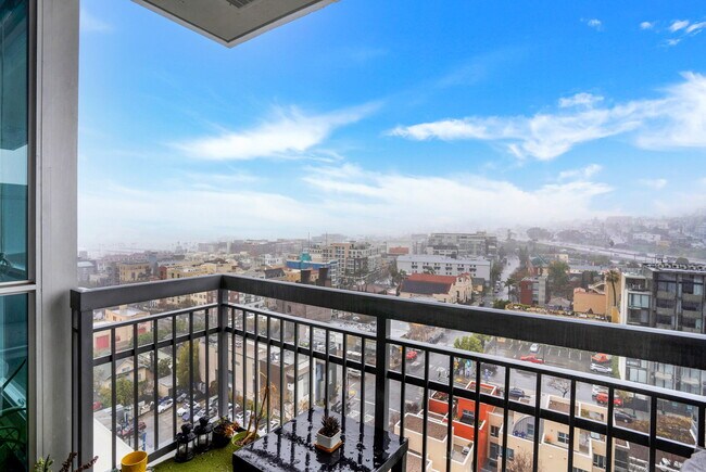 Building Photo - 300 W Beech St