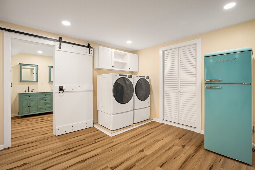 Building Photo - 2112 Sanborn Dr