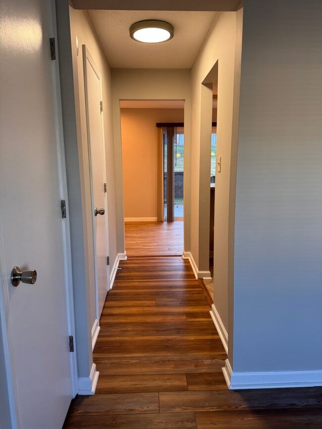 Building Photo - 3 Bedroom || 2.5 Bathroom - Townhome