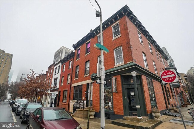 Building Photo - 257 S 21st St