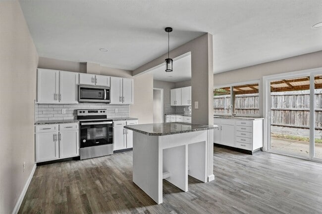 Building Photo - 4904 Watkins Dr