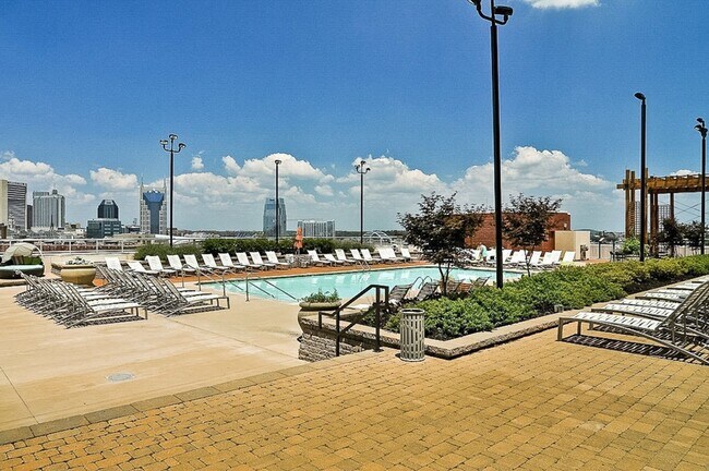 Building Photo - 600 12th Ave S