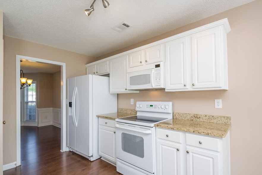 Building Photo - 203 Cleavers Cl