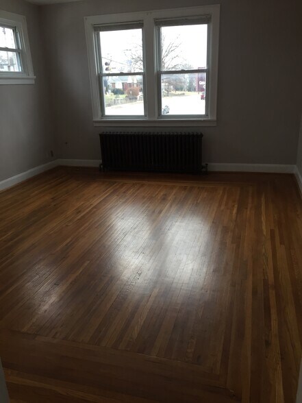 Building Photo - 3095 Glenmore Ave