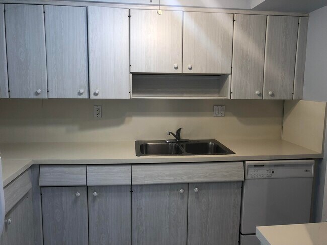 Building Photo - 698 NE Spanish River Blvd