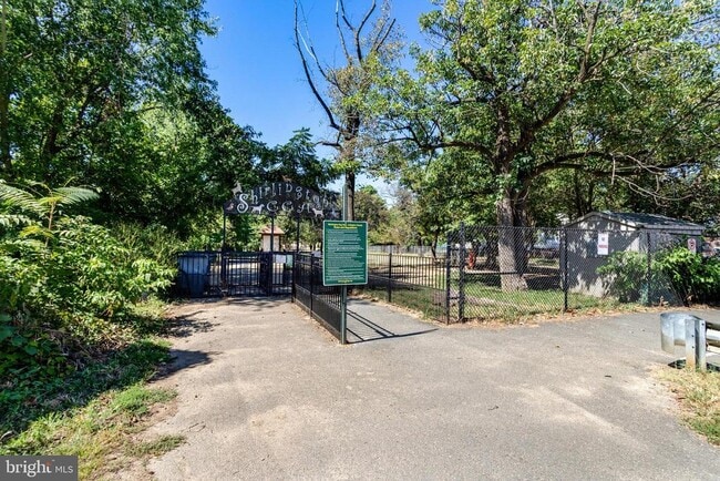 Building Photo - 3204 S Stafford St