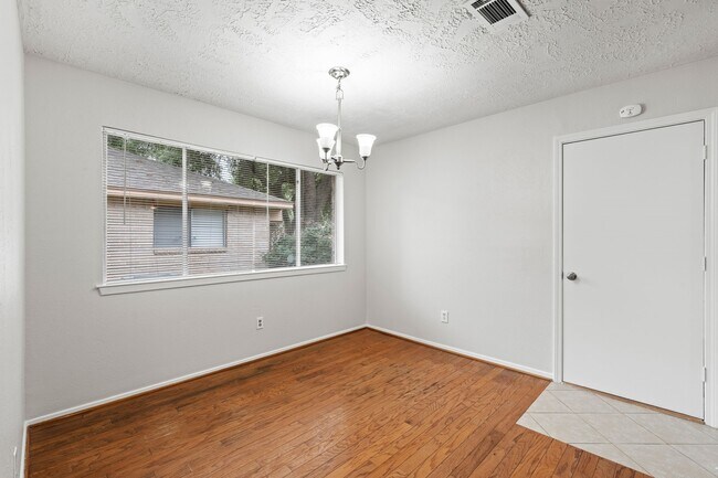 Building Photo - 4503 Pineville Ln