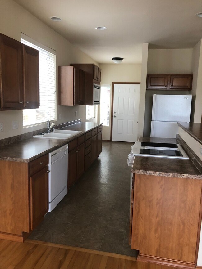 Building Photo - Huntington Duplex