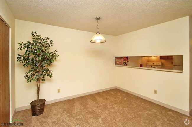 Dining Room - Capitol Commons Apartments and Townhomes