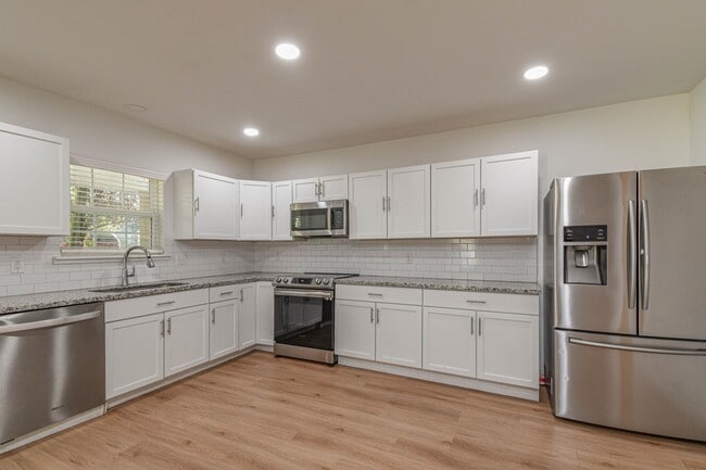 Building Photo - 5880 Beech Dr