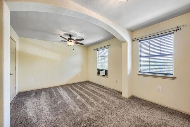 Building Photo - 7425 Thannas Way