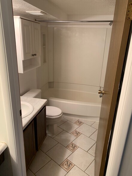 Building Photo - 27701 Evergreen Run