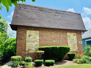 Building Photo - 926 Dunlop Ave