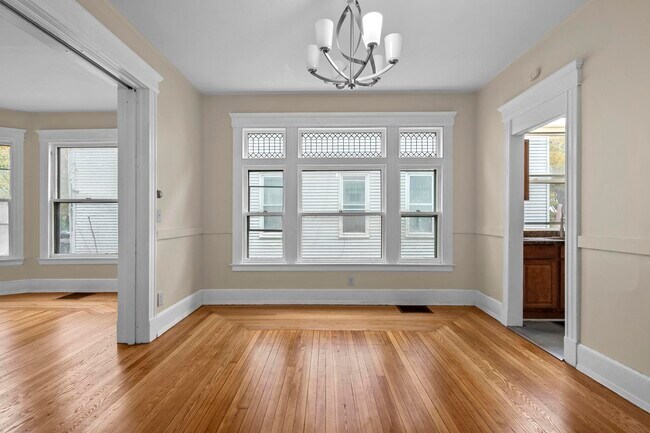 Building Photo - 167 Norton St