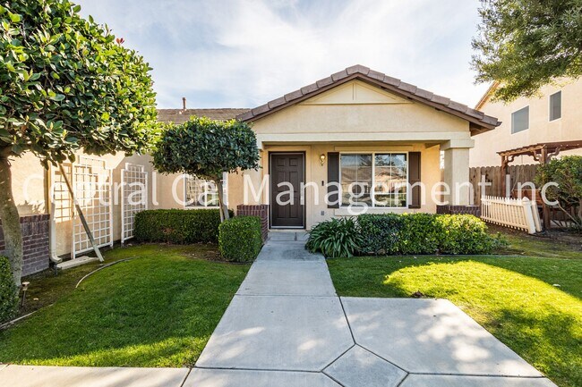Building Photo - 3 Bedroom/2 Bath with Pool in the Southwest - $2295 Per Month!