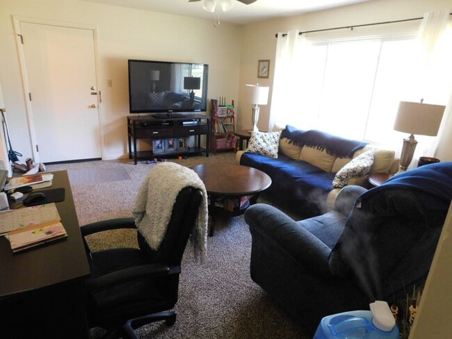 Building Photo - AVAILABLE NOW! Exceptional centrally located One bedroom Millcreek Apartment near LECOM One bedro...