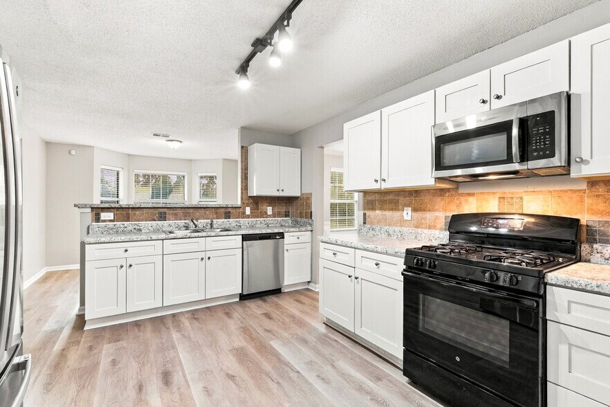 Building Photo - 255 Hillside Oak Ln