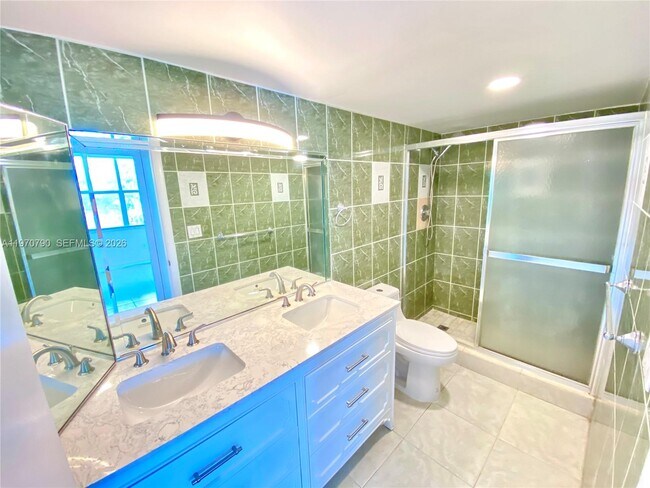 Building Photo - 1300 NE Miami Gardens Dr