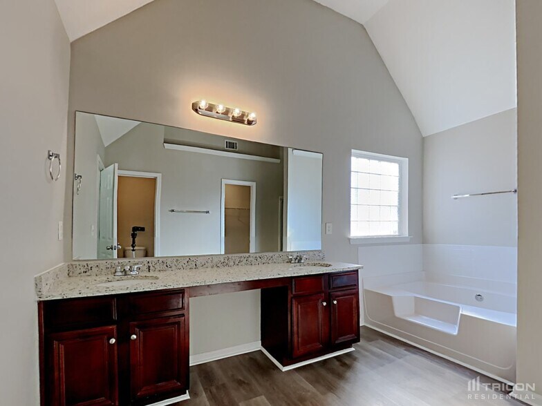 Building Photo - 1051 Summer Cypress Dr