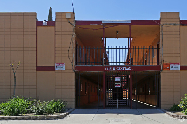 Building Photo - Navarro's Apartments