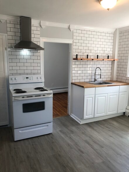 Renovated kitchen - 127 Front St
