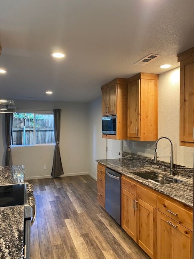 Building Photo - Nice Home in East Redding!