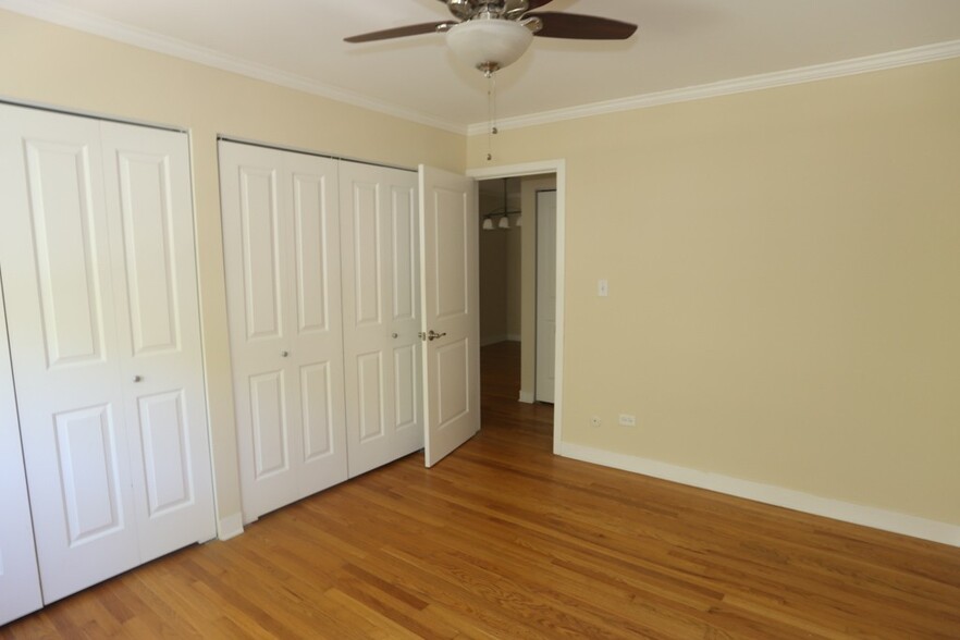 Building Photo - 628 W Wrightwood Ave