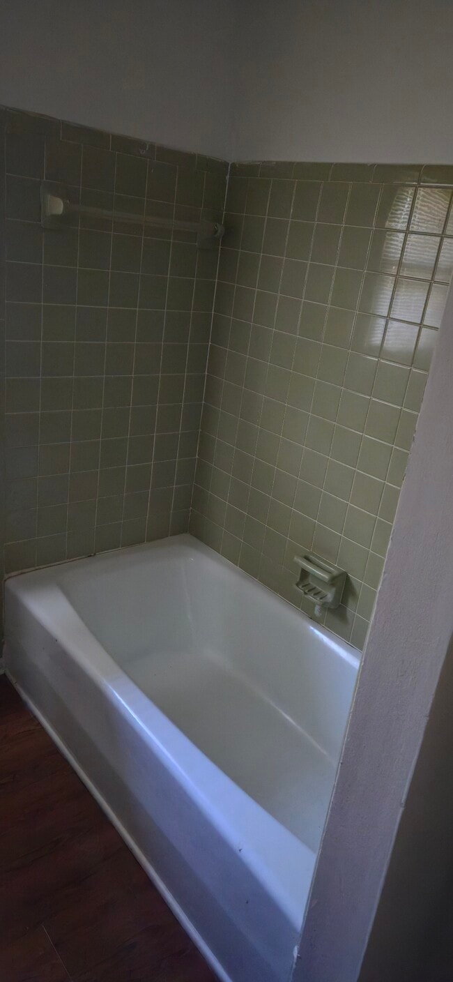 Building Photo - 133 Kings Ct Dr