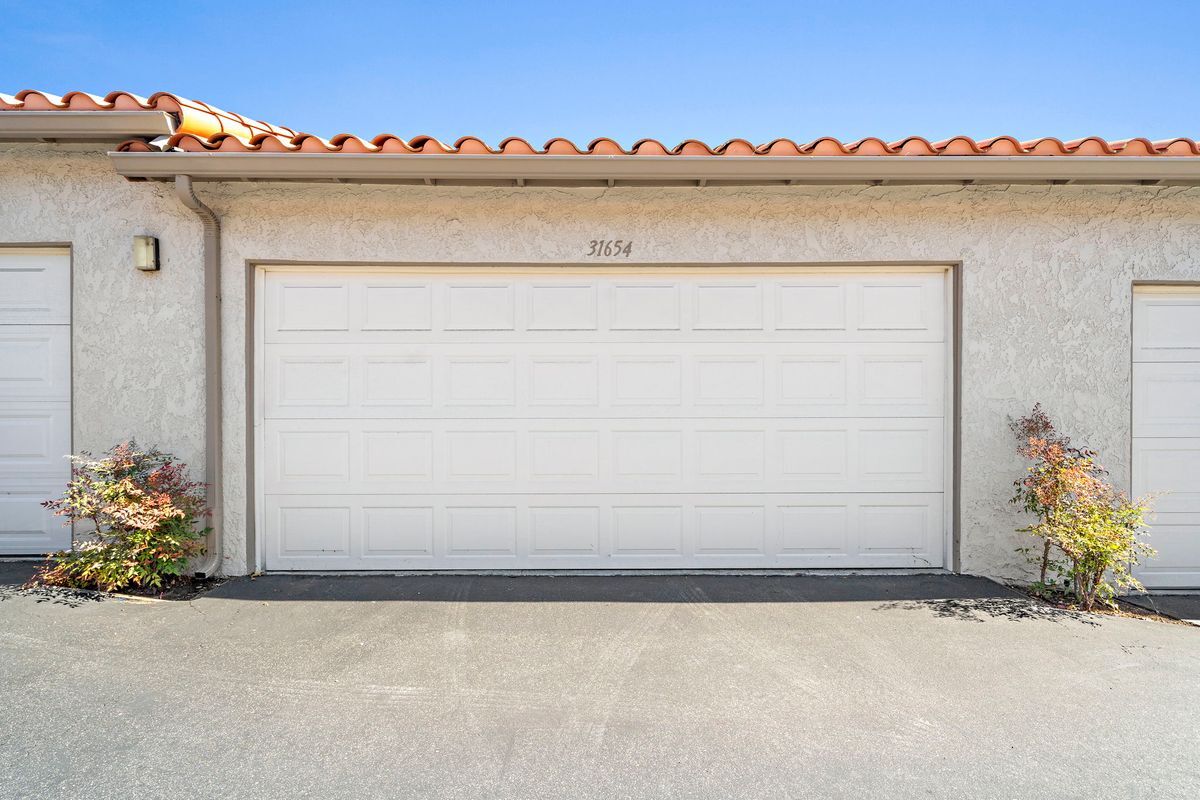 Building Photo - 31654 W Nine Dr