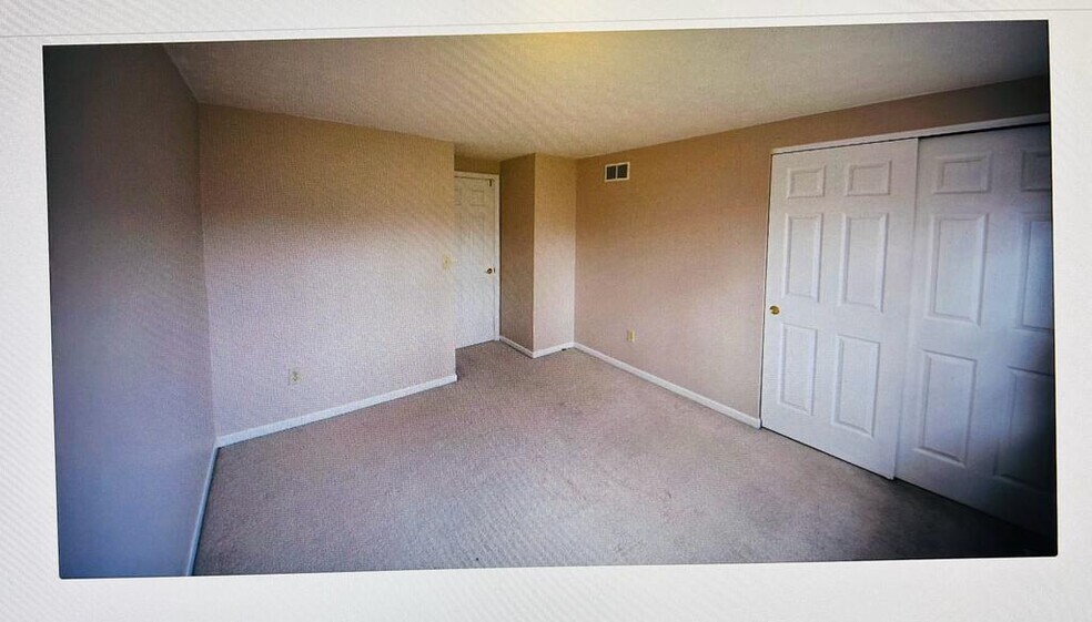 Building Photo - 8051 Hetz Dr