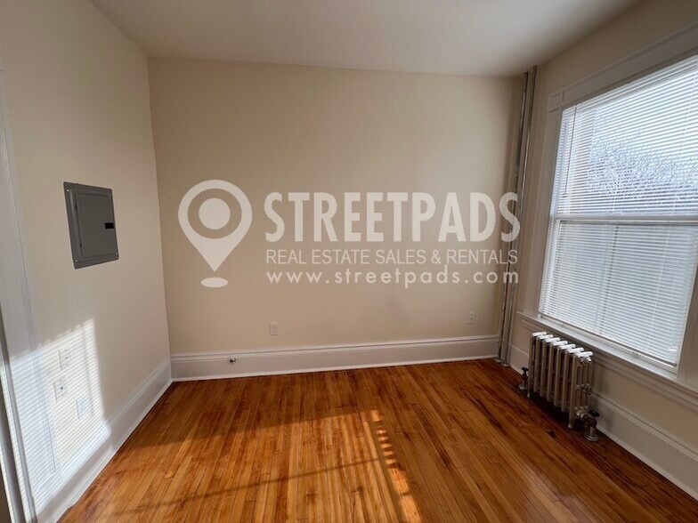 Building Photo - 2 Ware St