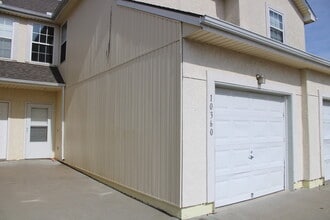 Building Photo - Townhome in Crystal Ridge