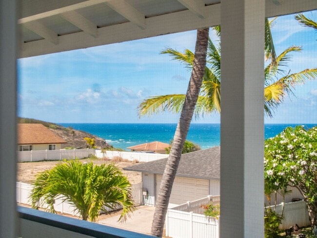 Building Photo - Luxury Maui Living in a Spacious Wailuku S...