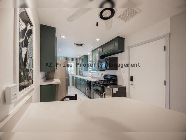 Building Photo - 3137 N 4th Ave