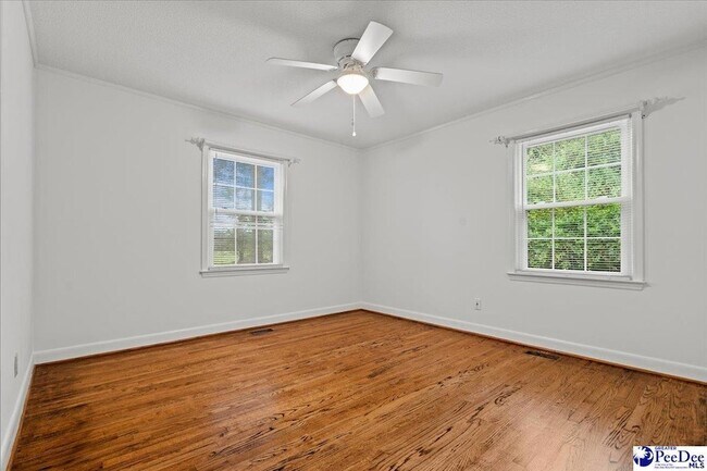 Building Photo - 2223 Camlin Ln