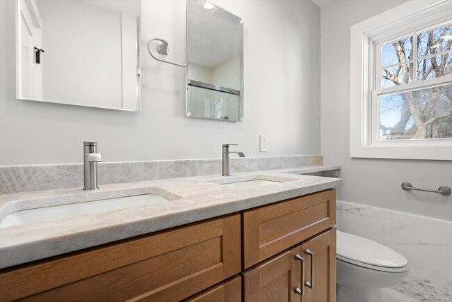 Building Photo - 76 Palmer St