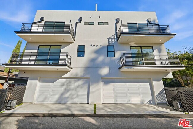 Building Photo - 13600 Burbank Blvd