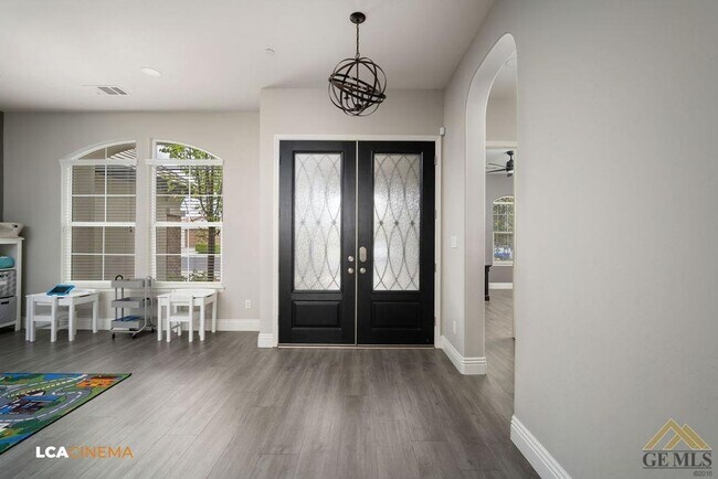 Building Photo - Luxury Living in Windermere Seven Oaks: Modern 5 Bed, 3 Bath Home with Pool, Solar, and Gated Nei...