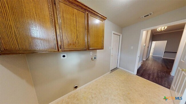 Building Photo - 106 Cedar Ridge Dr