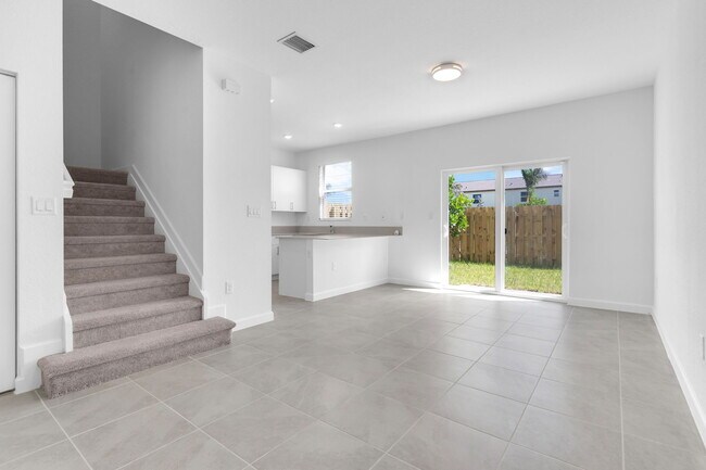 Primary Photo - 2660 SE 28th St