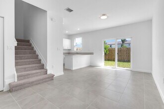 Building Photo - 2660 SE 28th St