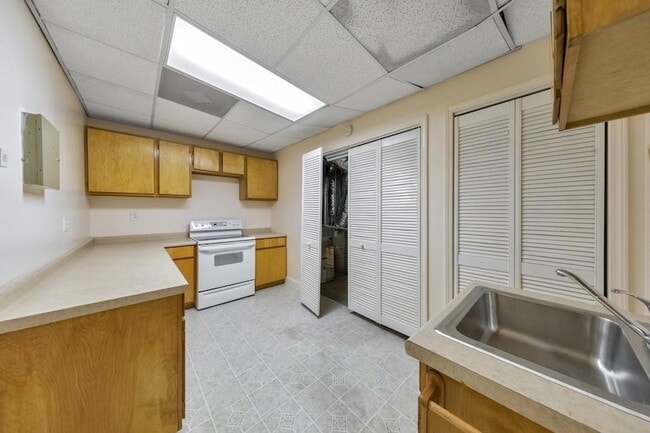 Building Photo - 5321 Edgerton Dr