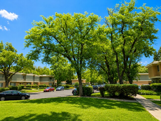 Building Photo - 1536 Drake Dr
